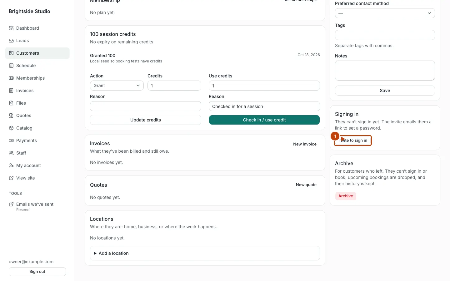 A customer record with Invite to sign in marked